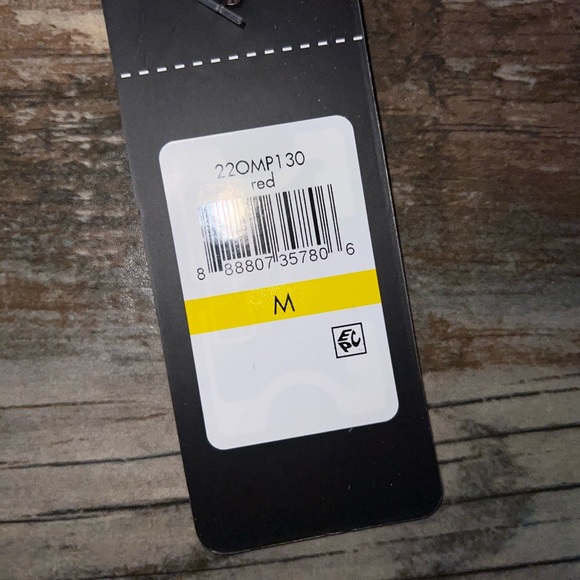 Guess puffer hooded red jacket is size medium - Picture 5 of 8